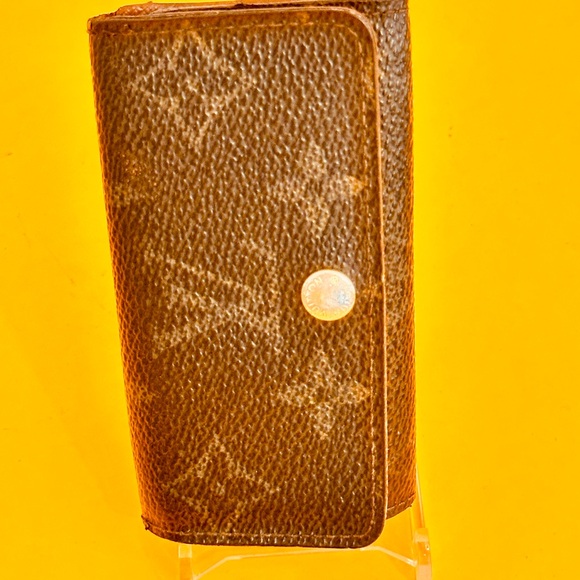 Louis Vuitton Other - Louis Vuitton Key Holder Dark Brown monogram